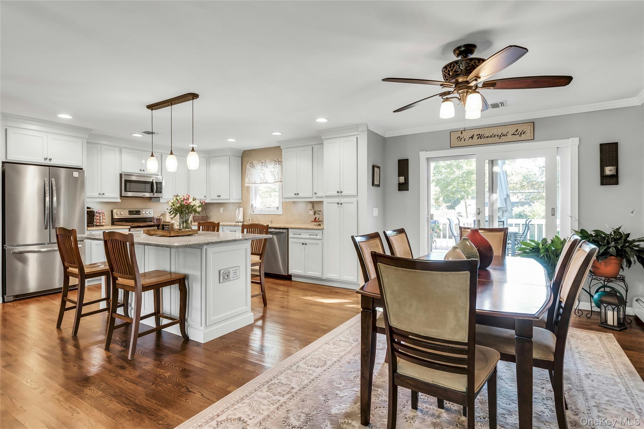 105 Edgewood Ave, Oakdale, NY 11769