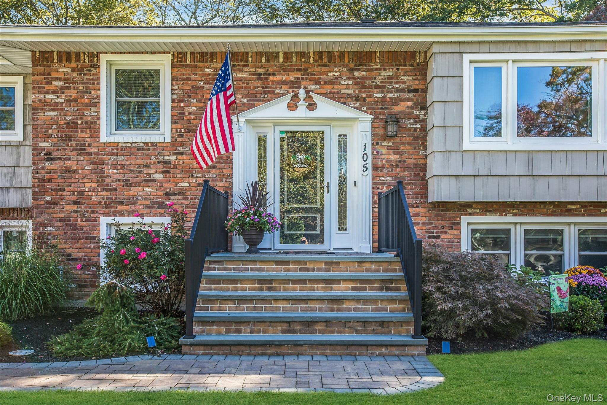 105 Edgewood Ave, Oakdale, NY 11769