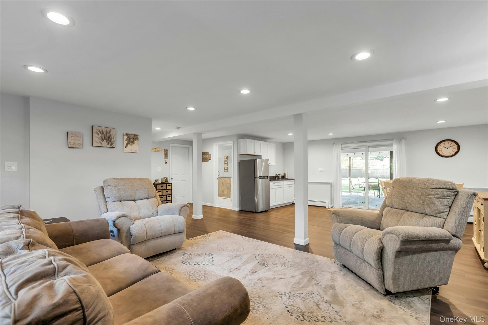 105 Edgewood Ave, Oakdale, NY 11769