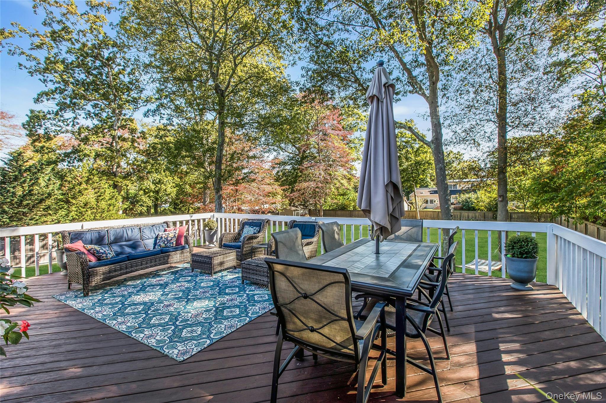 105 Edgewood Ave, Oakdale, NY 11769