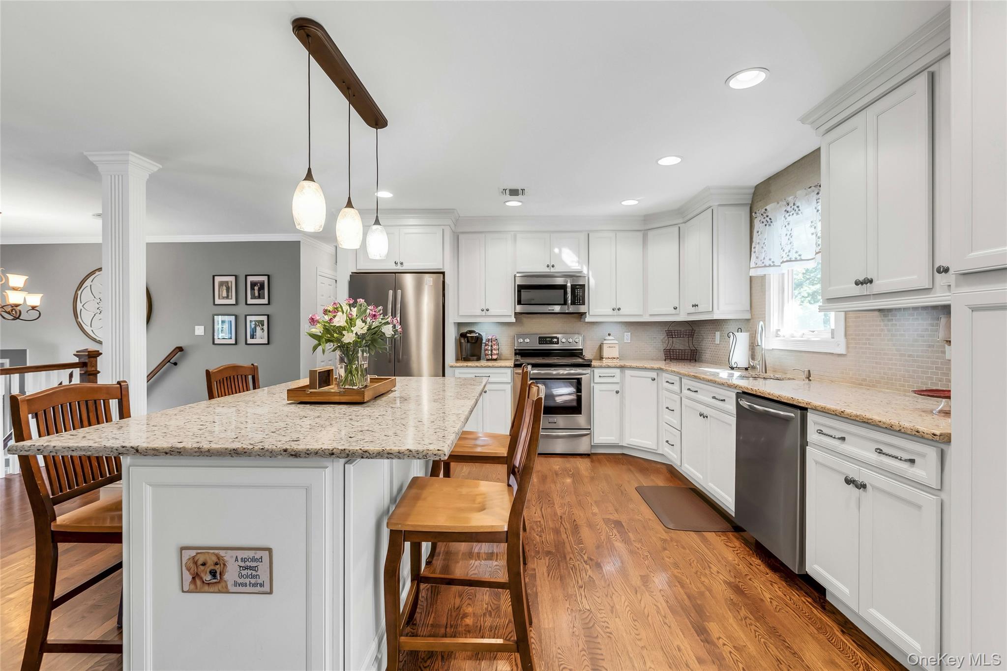 105 Edgewood Ave, Oakdale, NY 11769