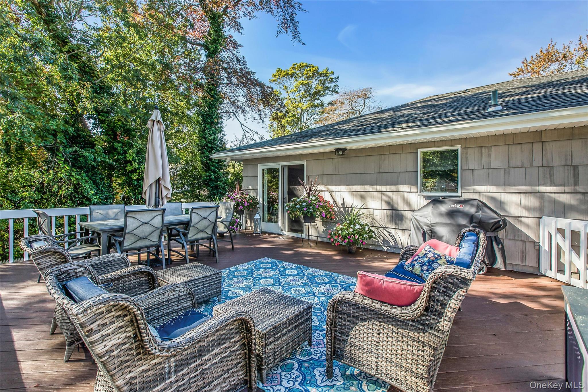 105 Edgewood Ave, Oakdale, NY 11769