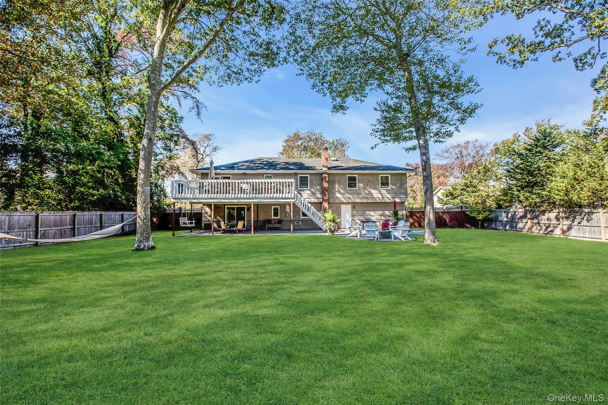 105 Edgewood Ave, Oakdale, NY 11769