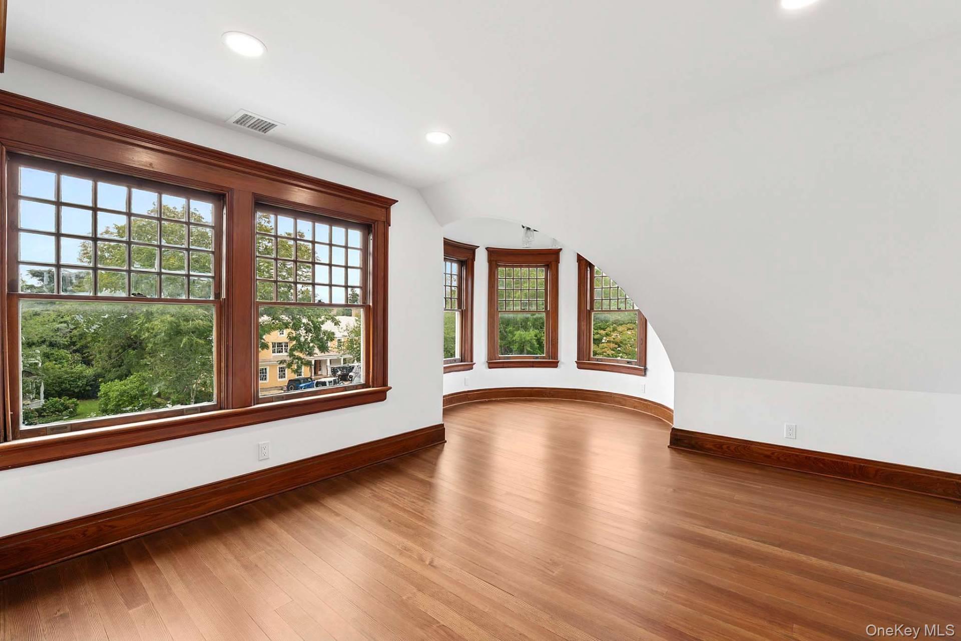 30 Huntting Lane, East Hampton, NY 11937