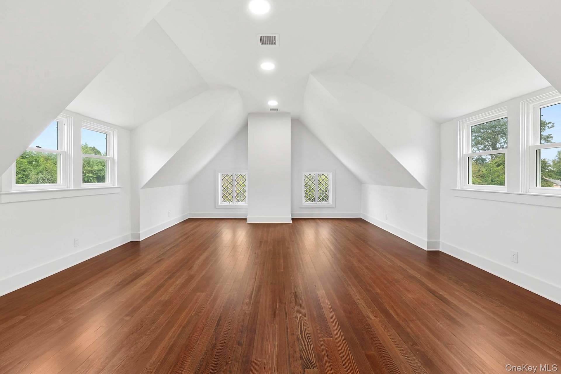 30 Huntting Lane, East Hampton, NY 11937