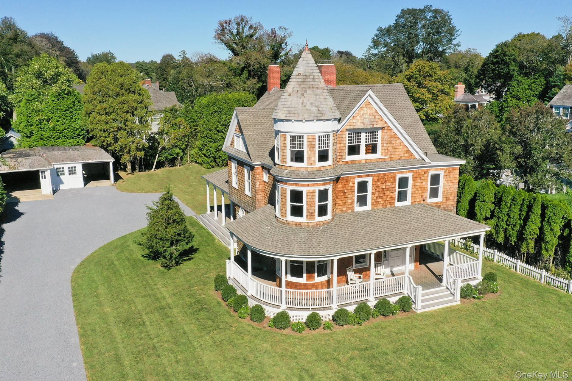 30 Huntting Lane, East Hampton, NY 11937