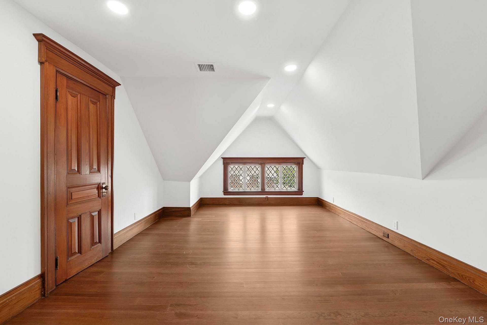 30 Huntting Lane, East Hampton, NY 11937