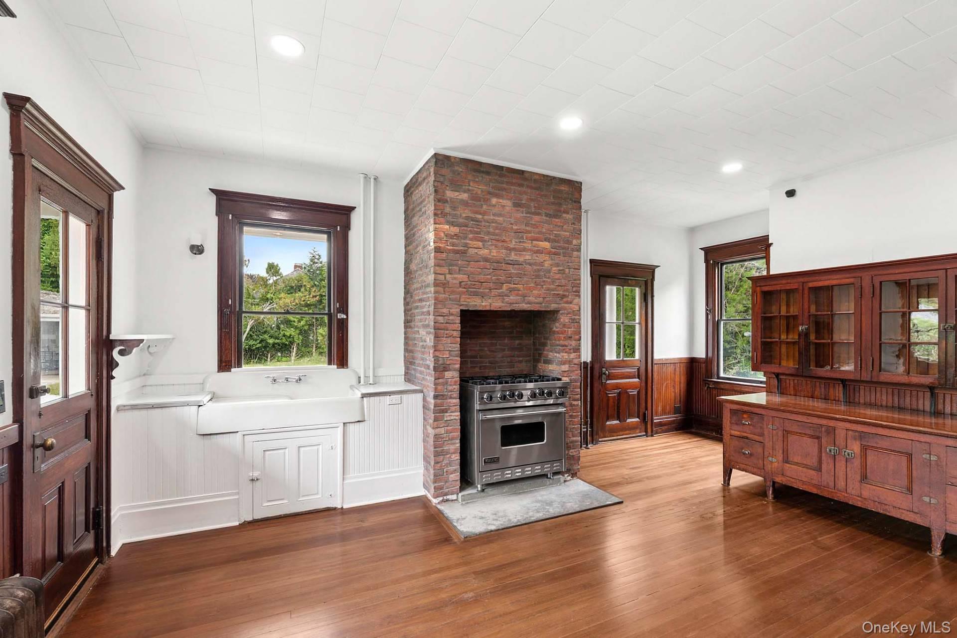 30 Huntting Lane, East Hampton, NY 11937