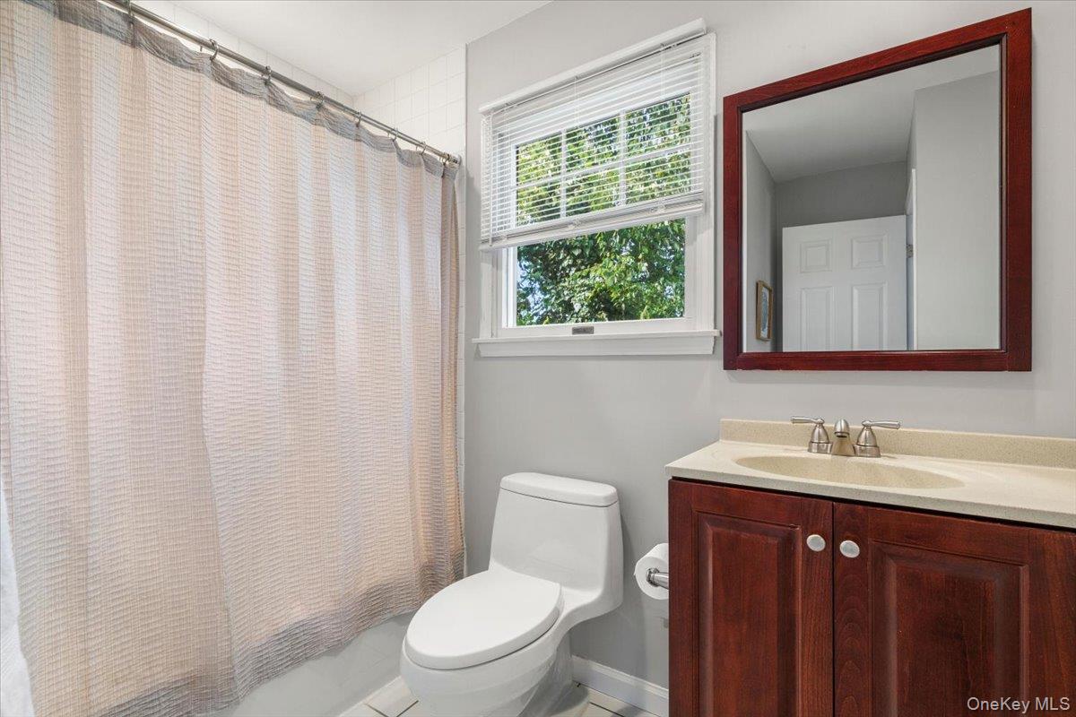 15 Brookridge Court, Rye Brook, NY 10573