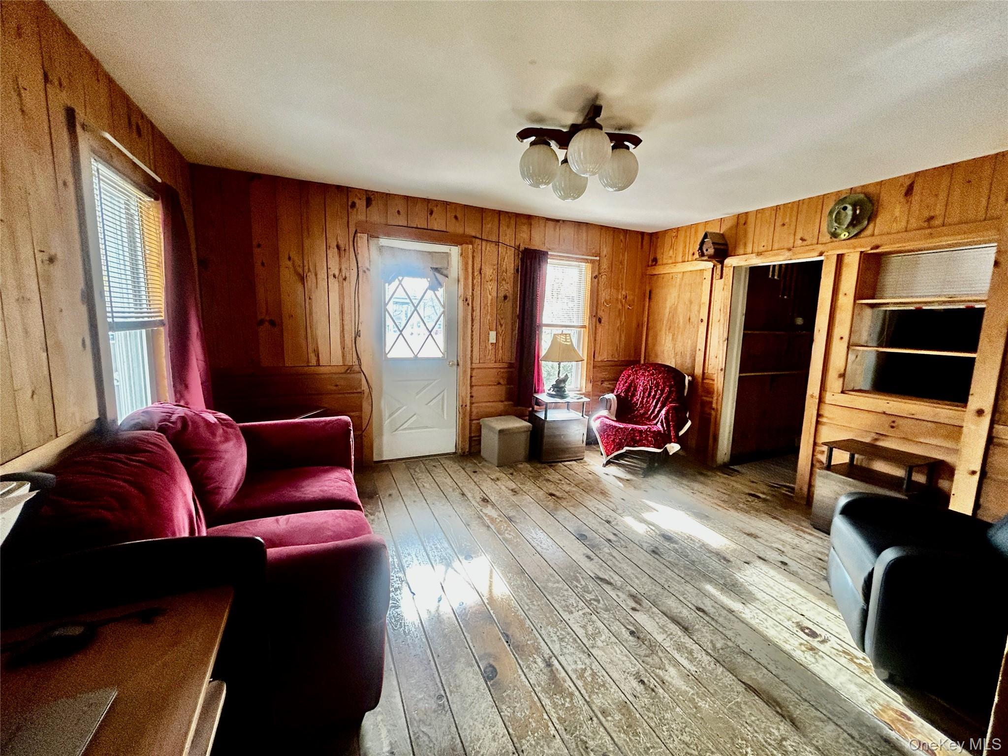 33 Thompson Street, Red Hook, NY 12571