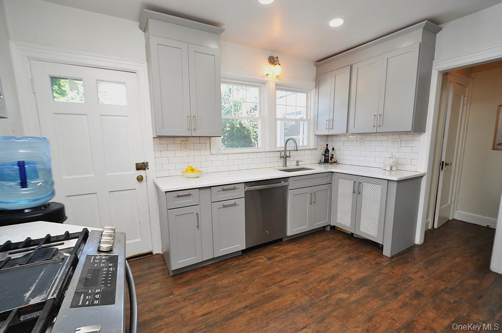 54 Lincoln Avenue, White Plains, NY 10606