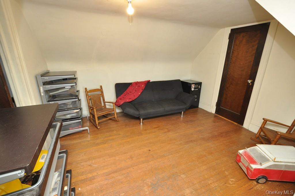 54 Lincoln Avenue, White Plains, NY 10606