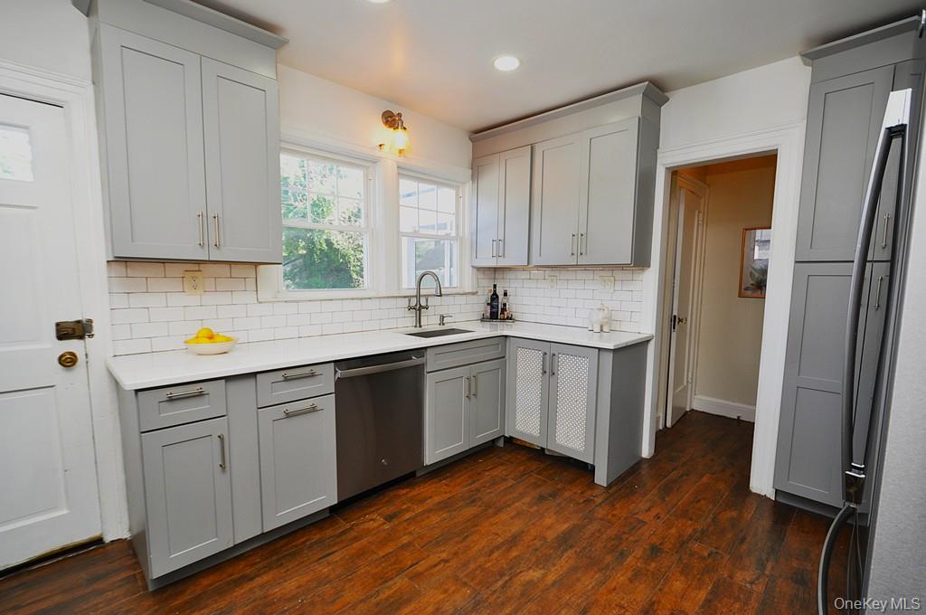 54 Lincoln Avenue, White Plains, NY 10606