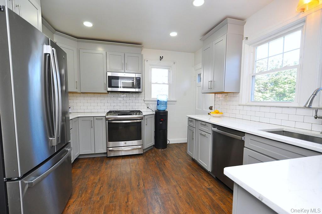 54 Lincoln Avenue, White Plains, NY 10606