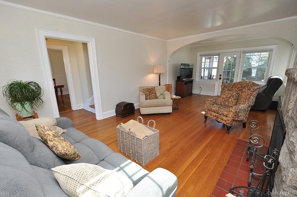 54 Lincoln Avenue, White Plains, NY 10606