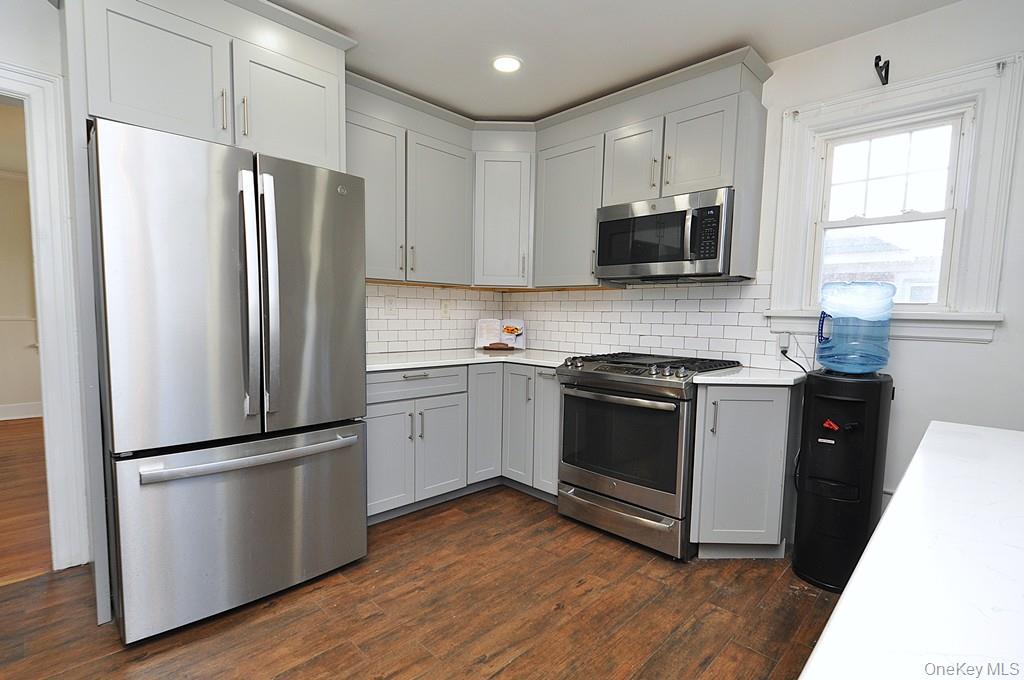 54 Lincoln Avenue, White Plains, NY 10606