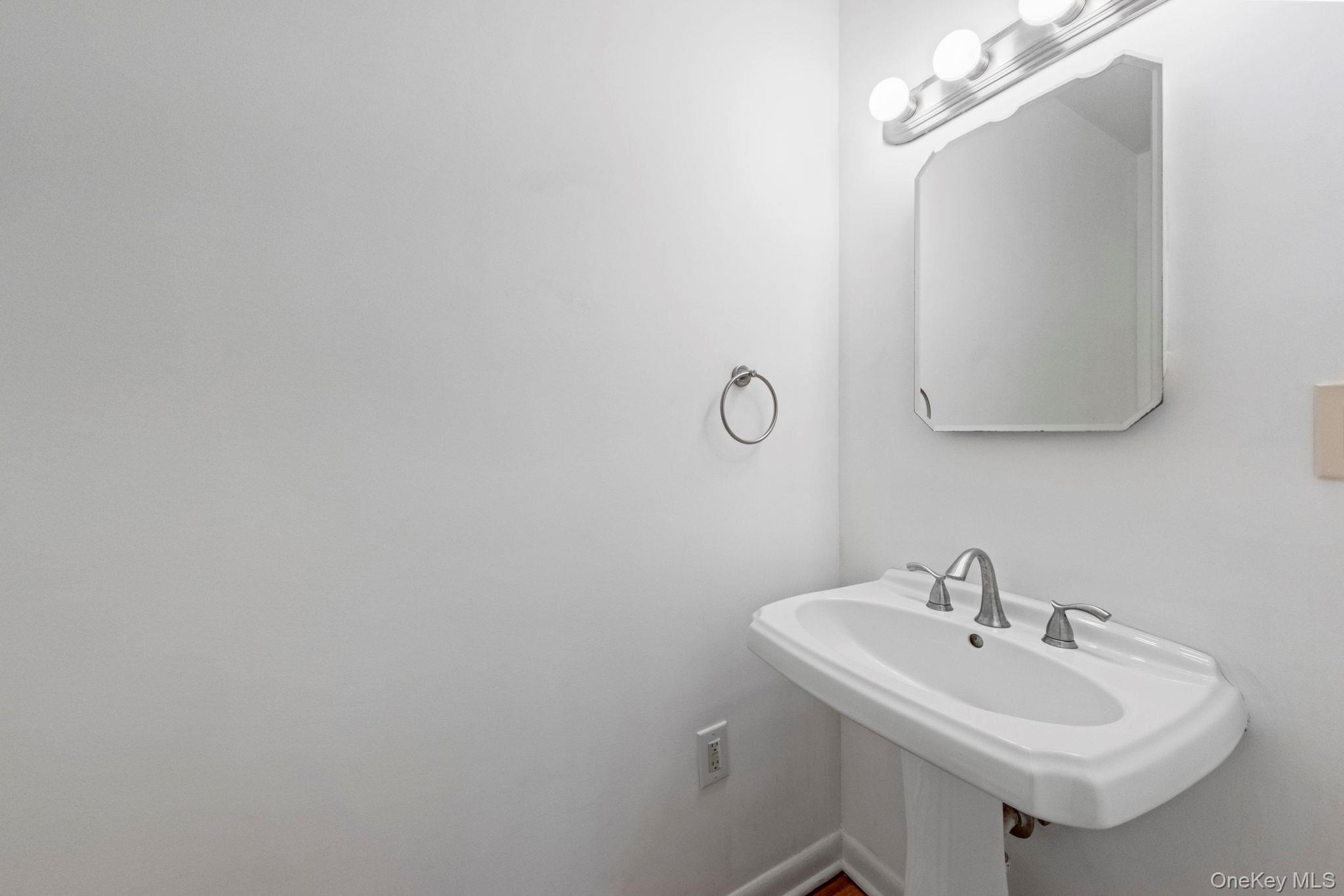 150 Long Lane, Bloomingburg, NY 12721