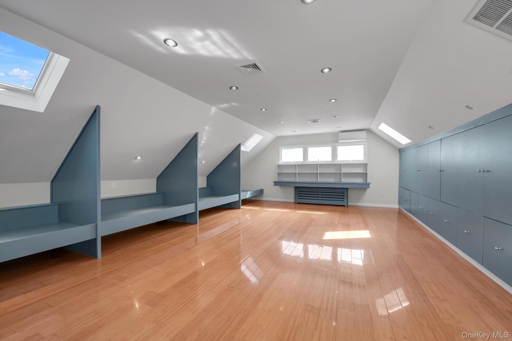 219-44 Peck Avenue, Hollis Hills, NY 11427