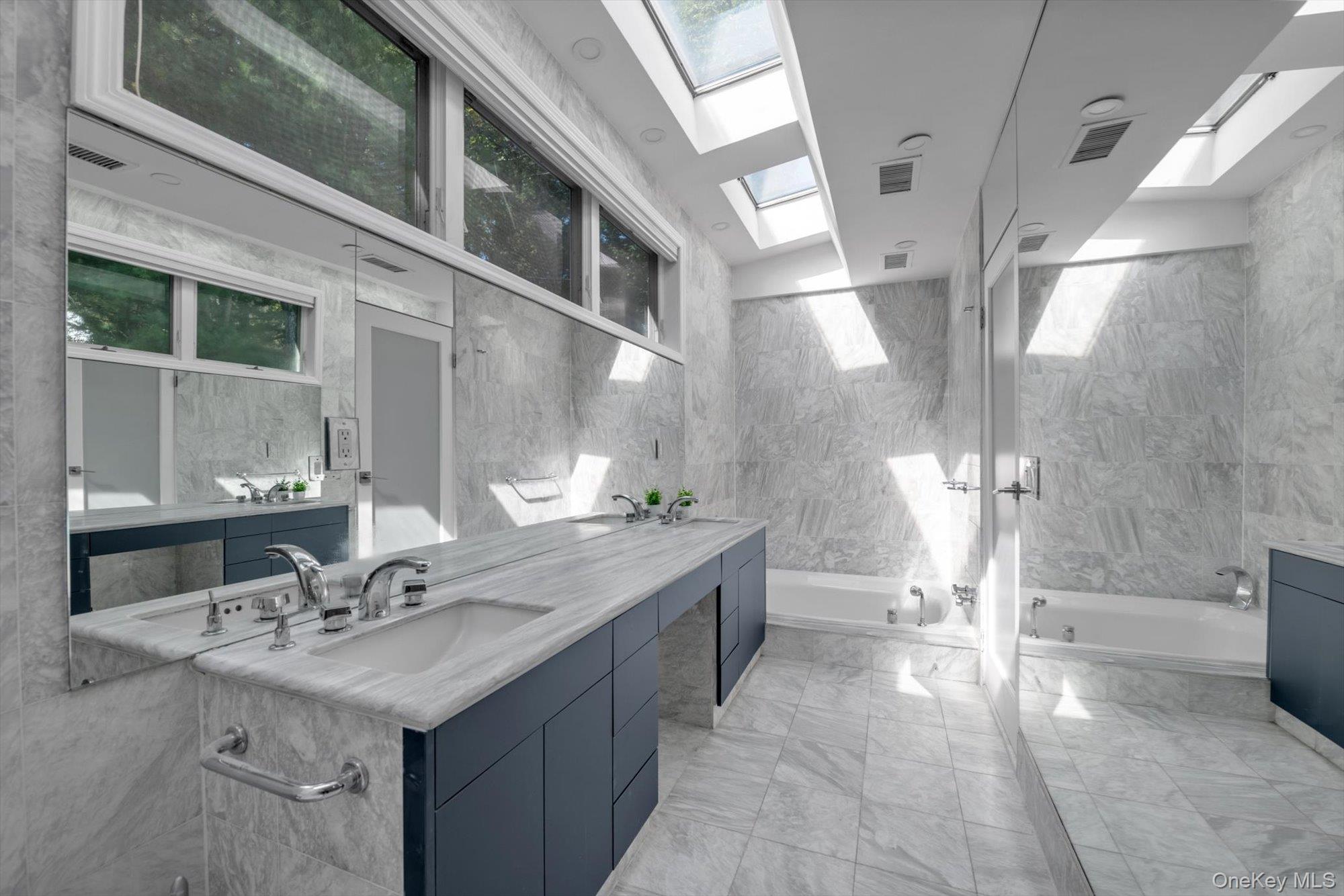 219-44 Peck Avenue, Hollis Hills, NY 11427