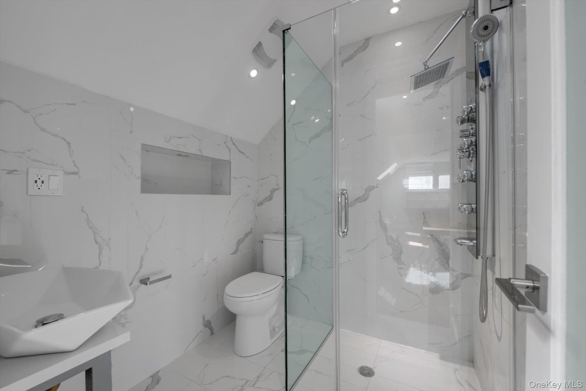 219-44 Peck Avenue, Hollis Hills, NY 11427