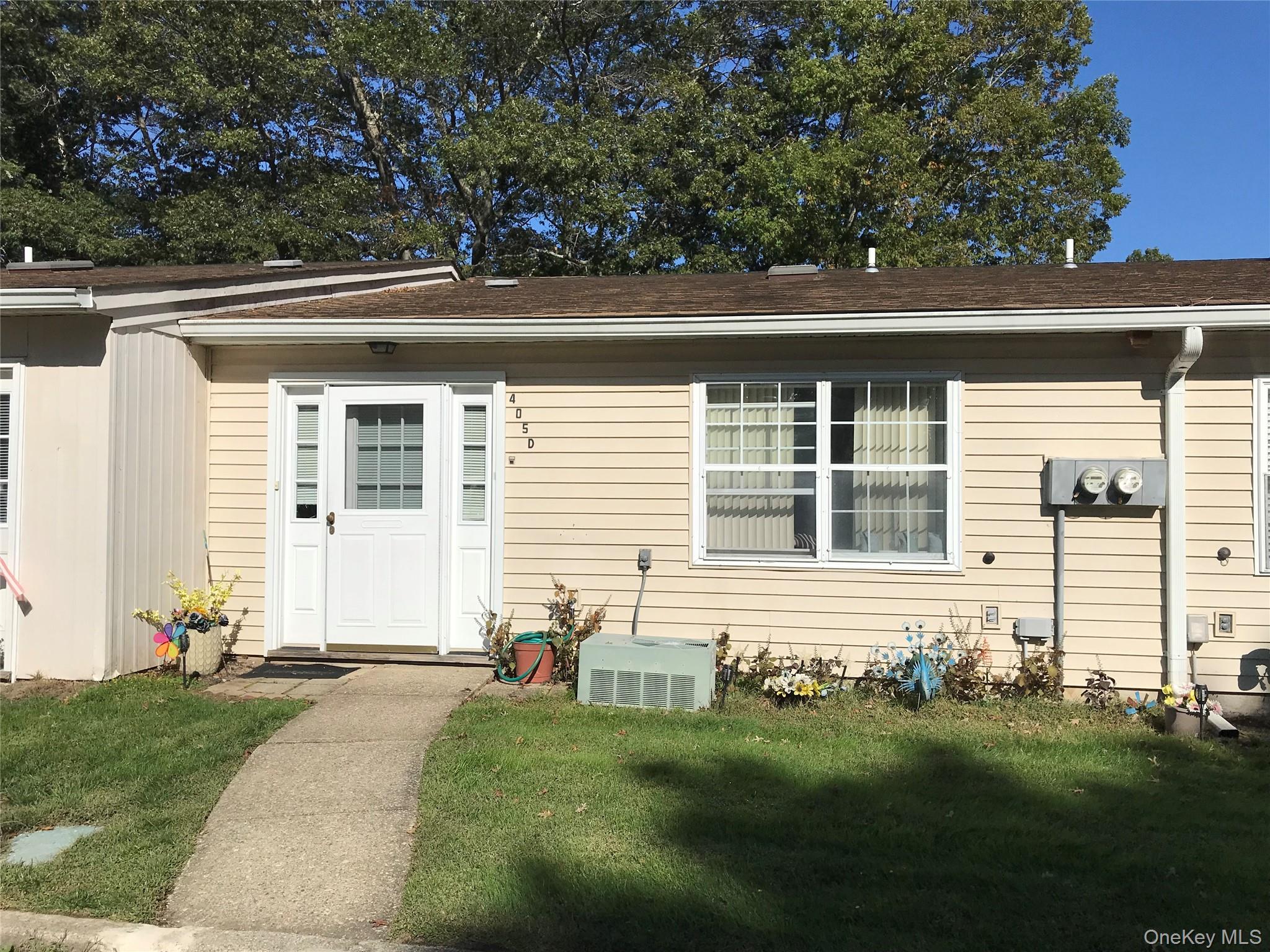 405 Woodbridge Drive # D, Ridge, NY 11961