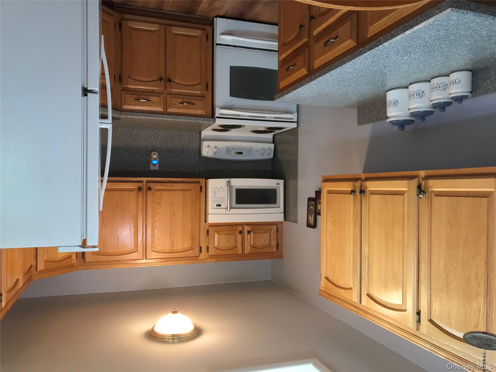 405 Woodbridge Drive # D, Ridge, NY 11961