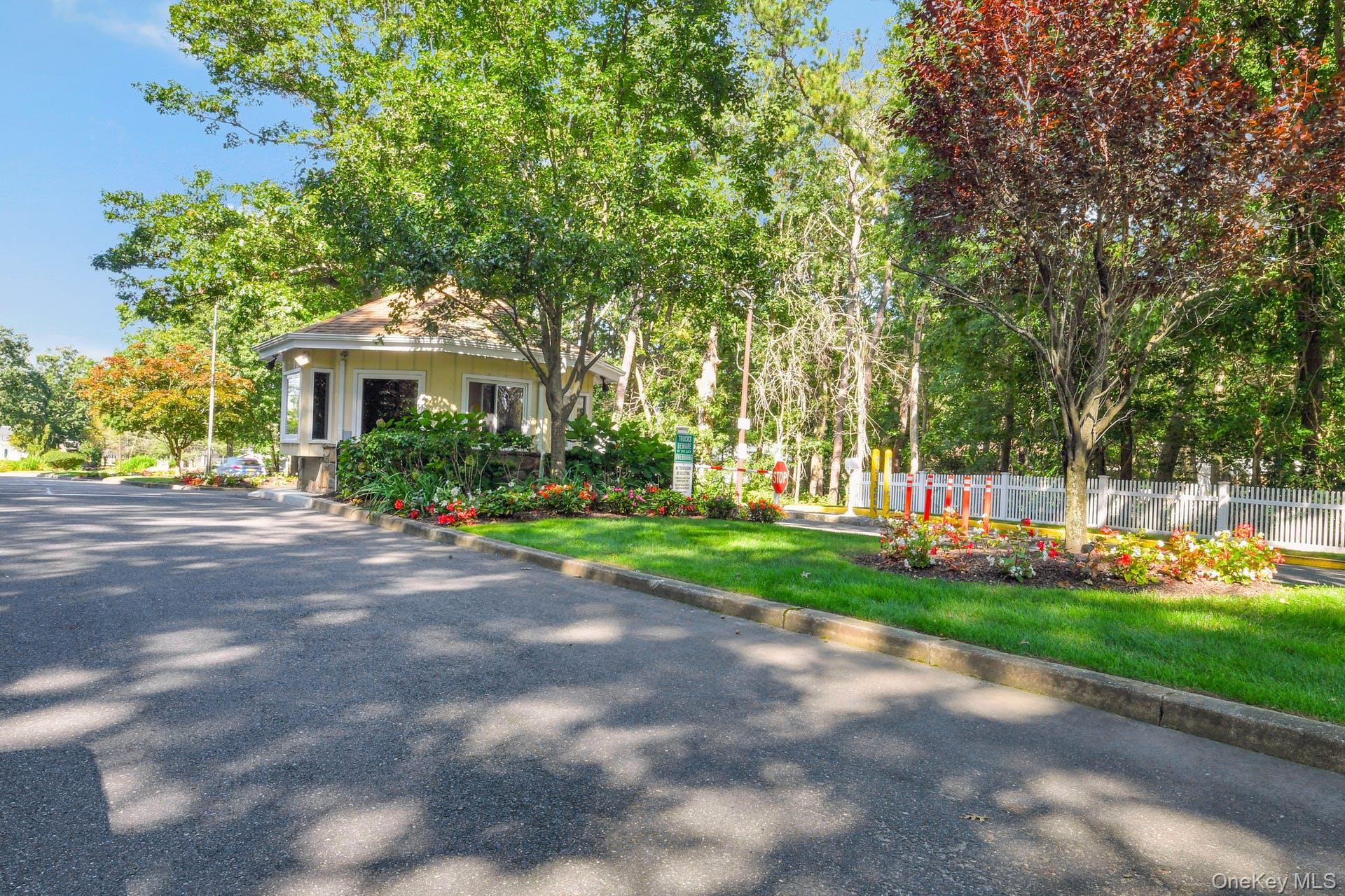 405 Woodbridge Drive # D, Ridge, NY 11961