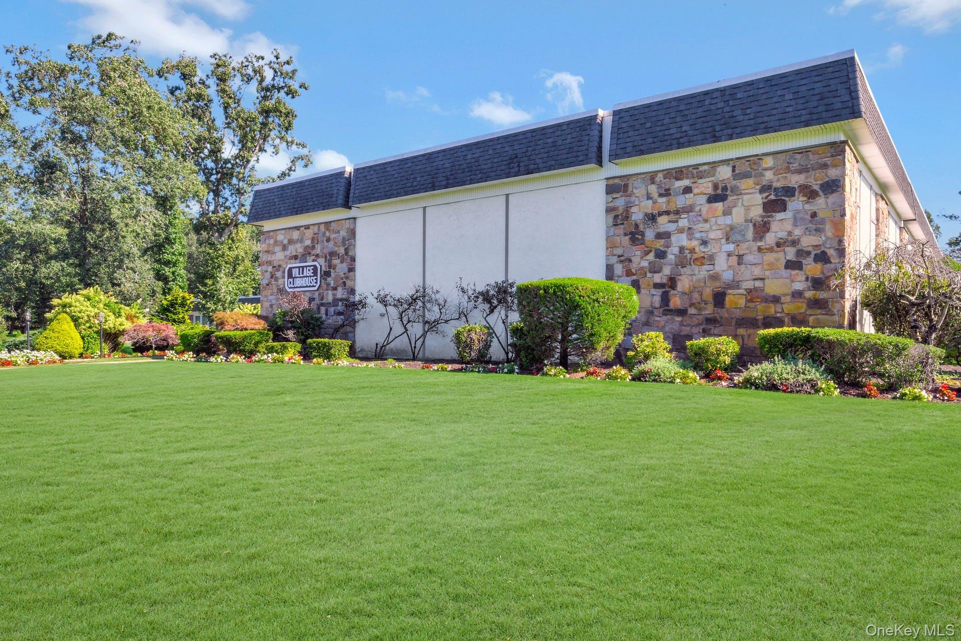 405 Woodbridge Drive # D, Ridge, NY 11961