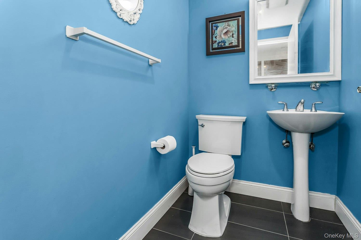 242 MAPLE Avenue # 513, Westbury, NY 11590