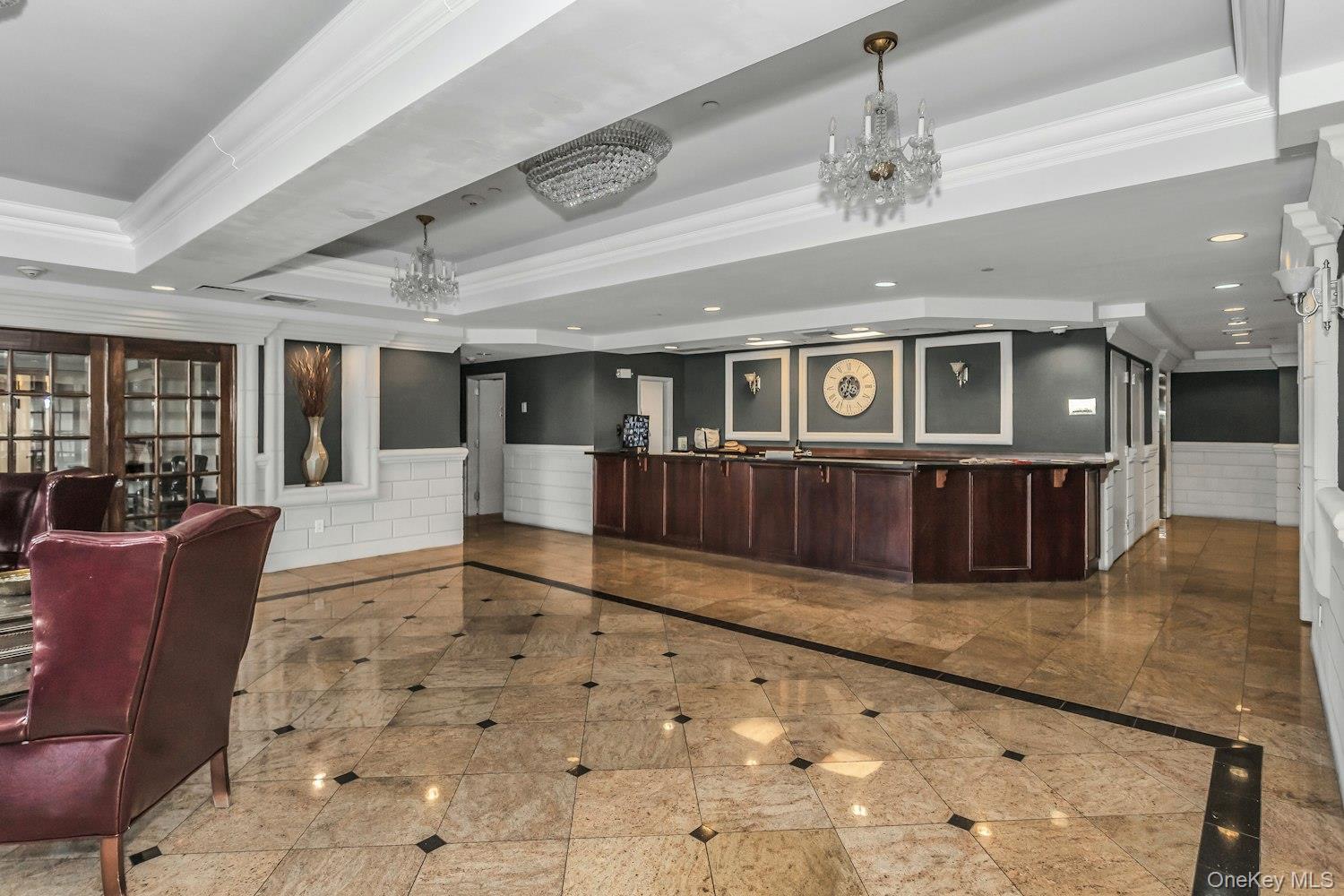 242 MAPLE Avenue # 513, Westbury, NY 11590