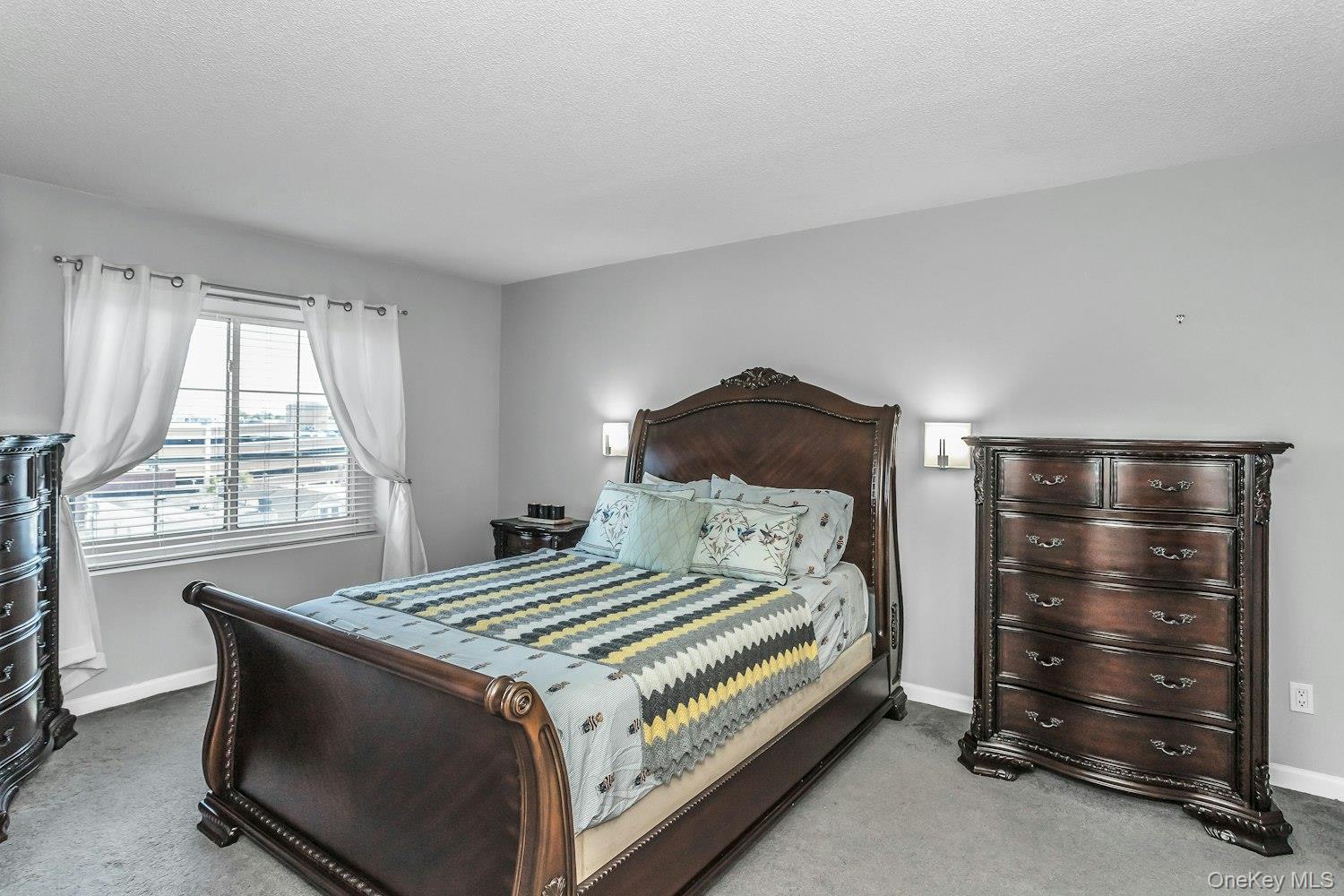 242 MAPLE Avenue # 513, Westbury, NY 11590