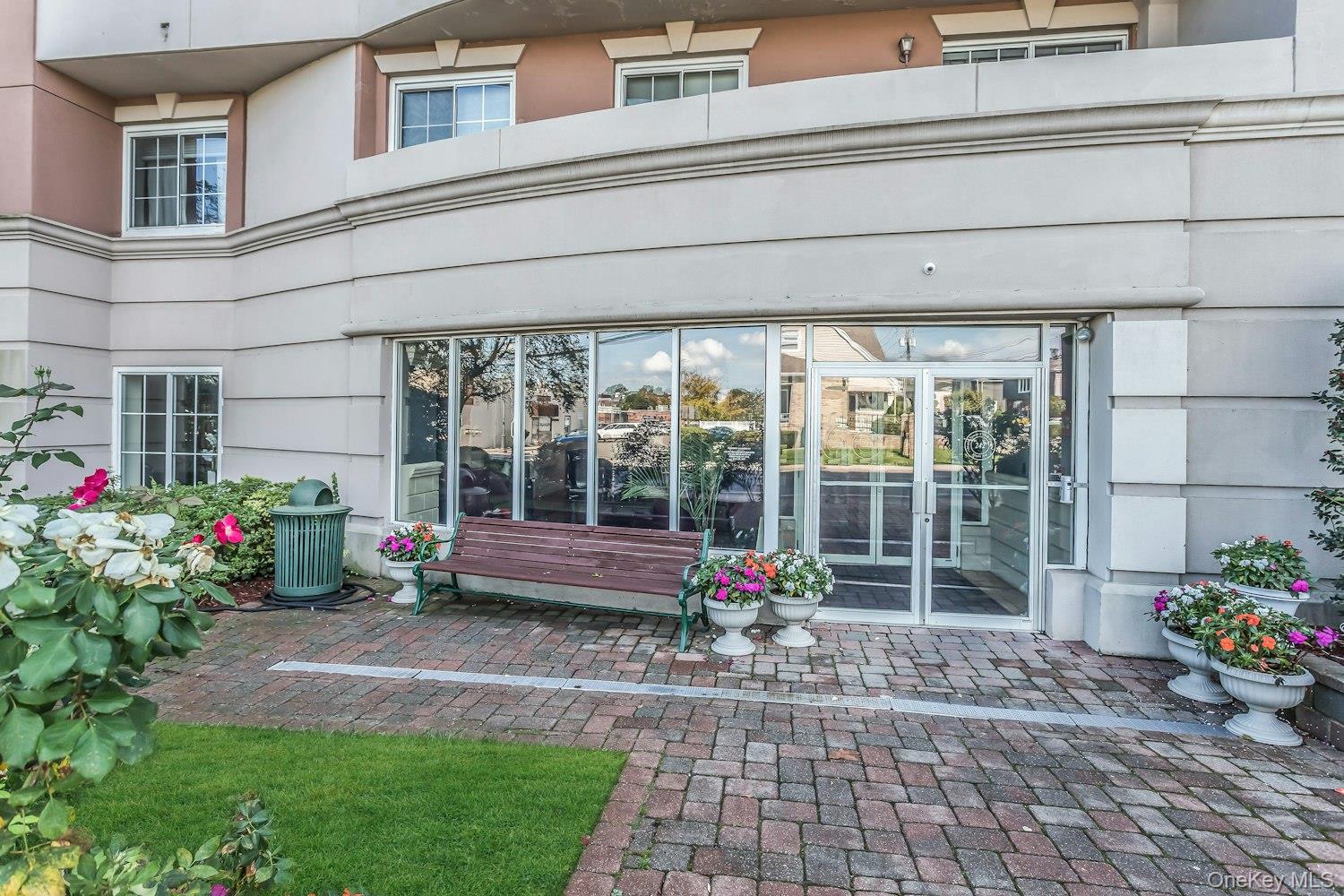 242 MAPLE Avenue # 513, Westbury, NY 11590