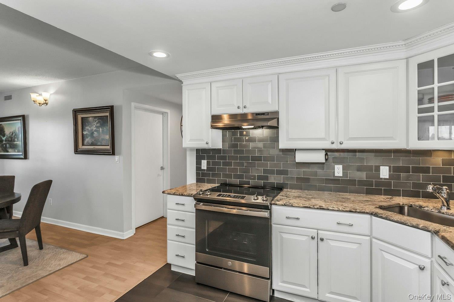 242 MAPLE Avenue # 513, Westbury, NY 11590