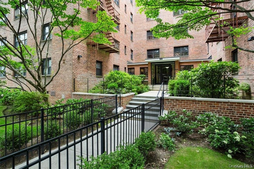 61 White Oak # 4B, New Rochelle, NY 10801