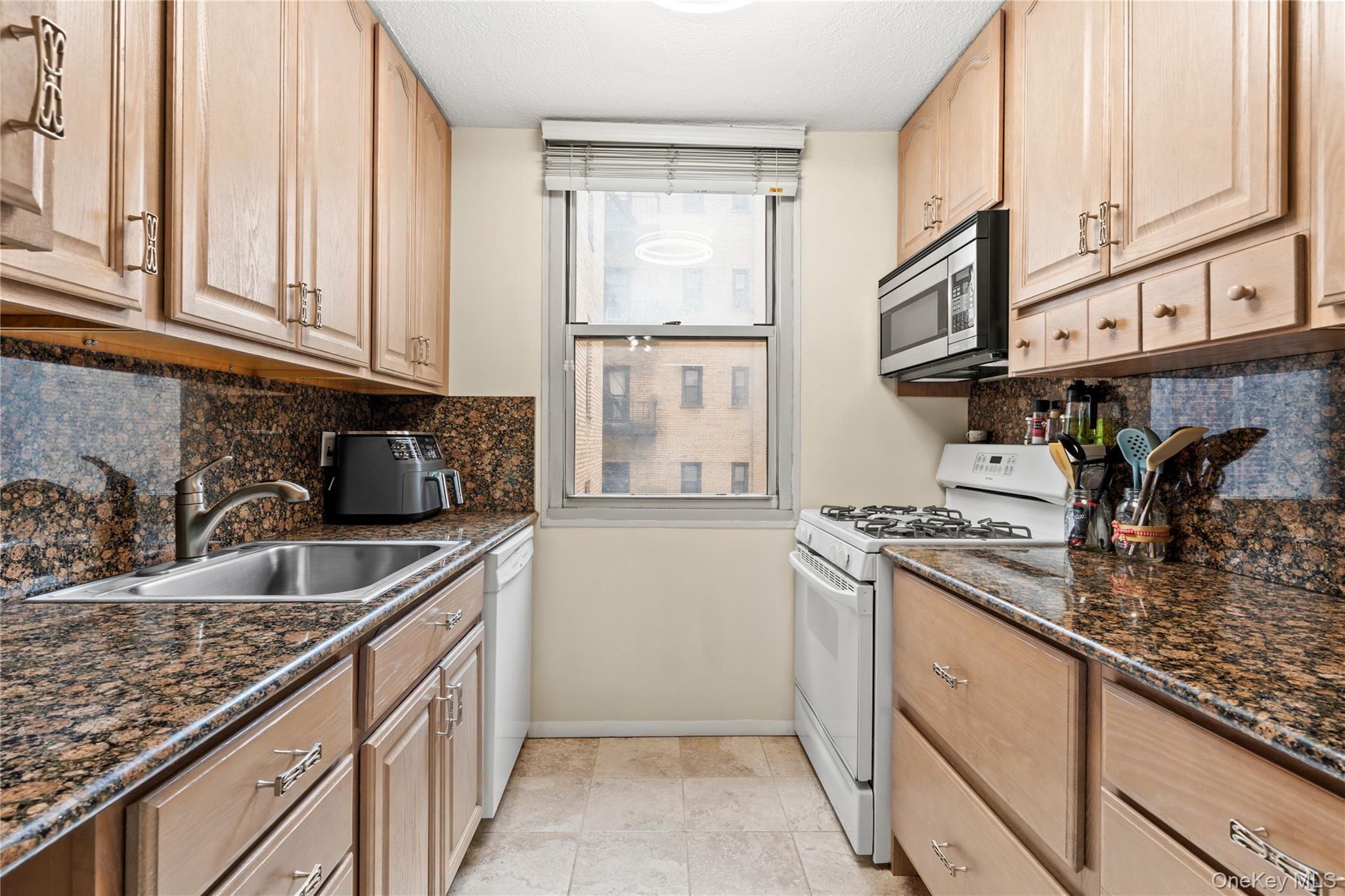 118-18 UNION Turnpike # 5F, Kew Gardens, NY 11415