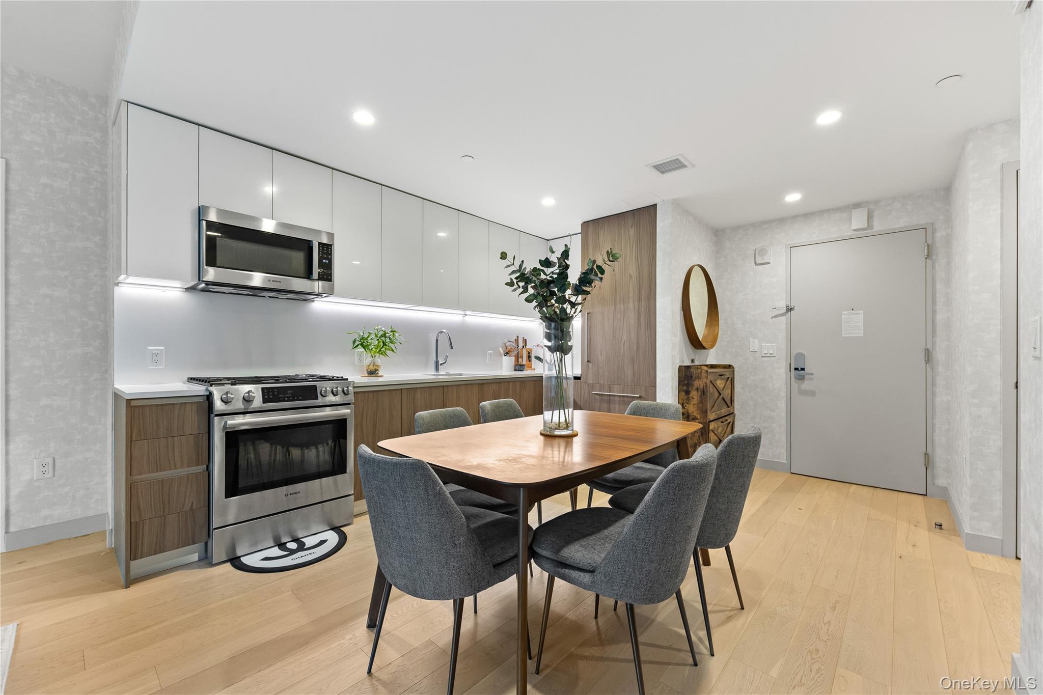 131-01 40th Road # PH3F, Flushing, NY 11354