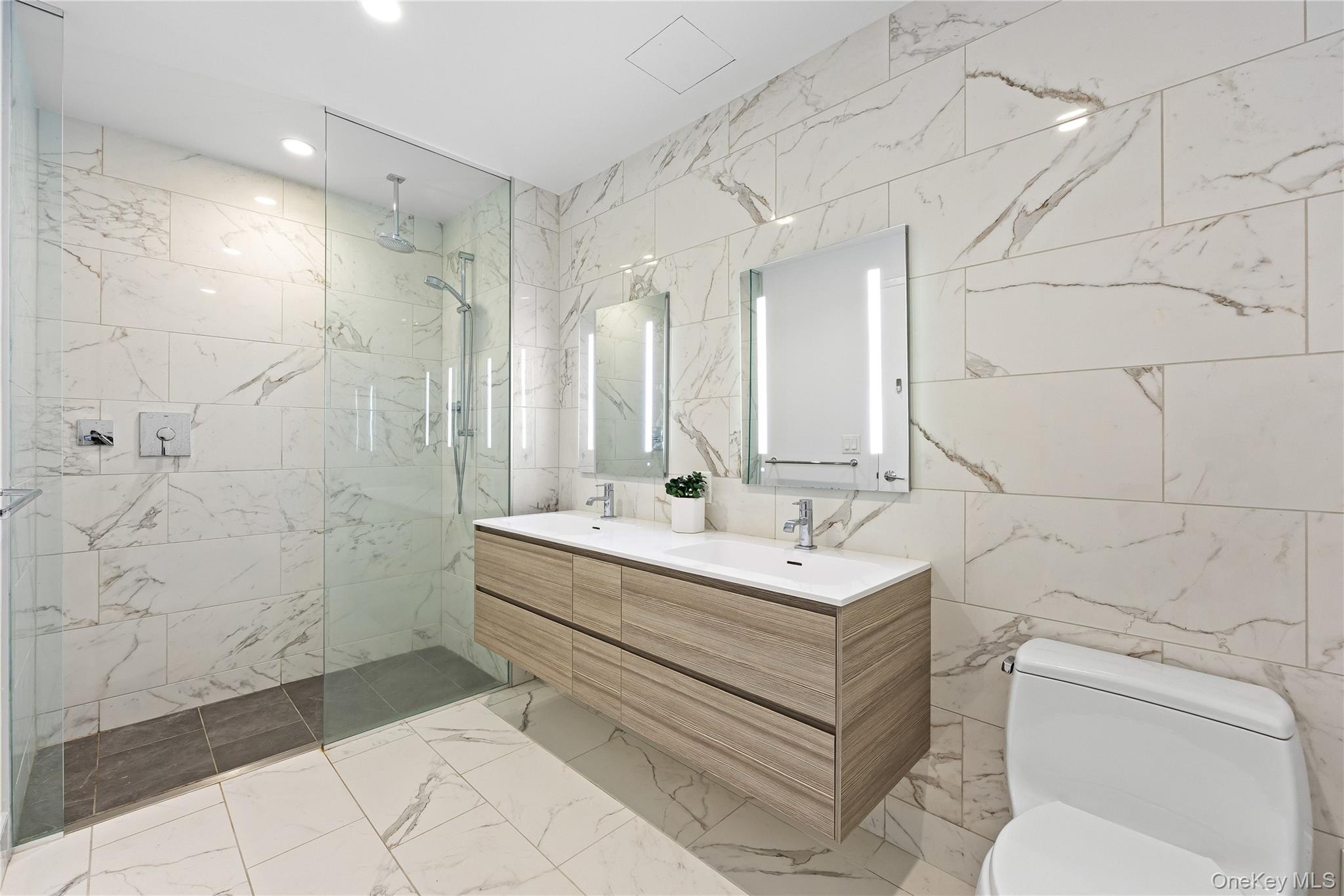 131-01 40th Road # PH3F, Flushing, NY 11354