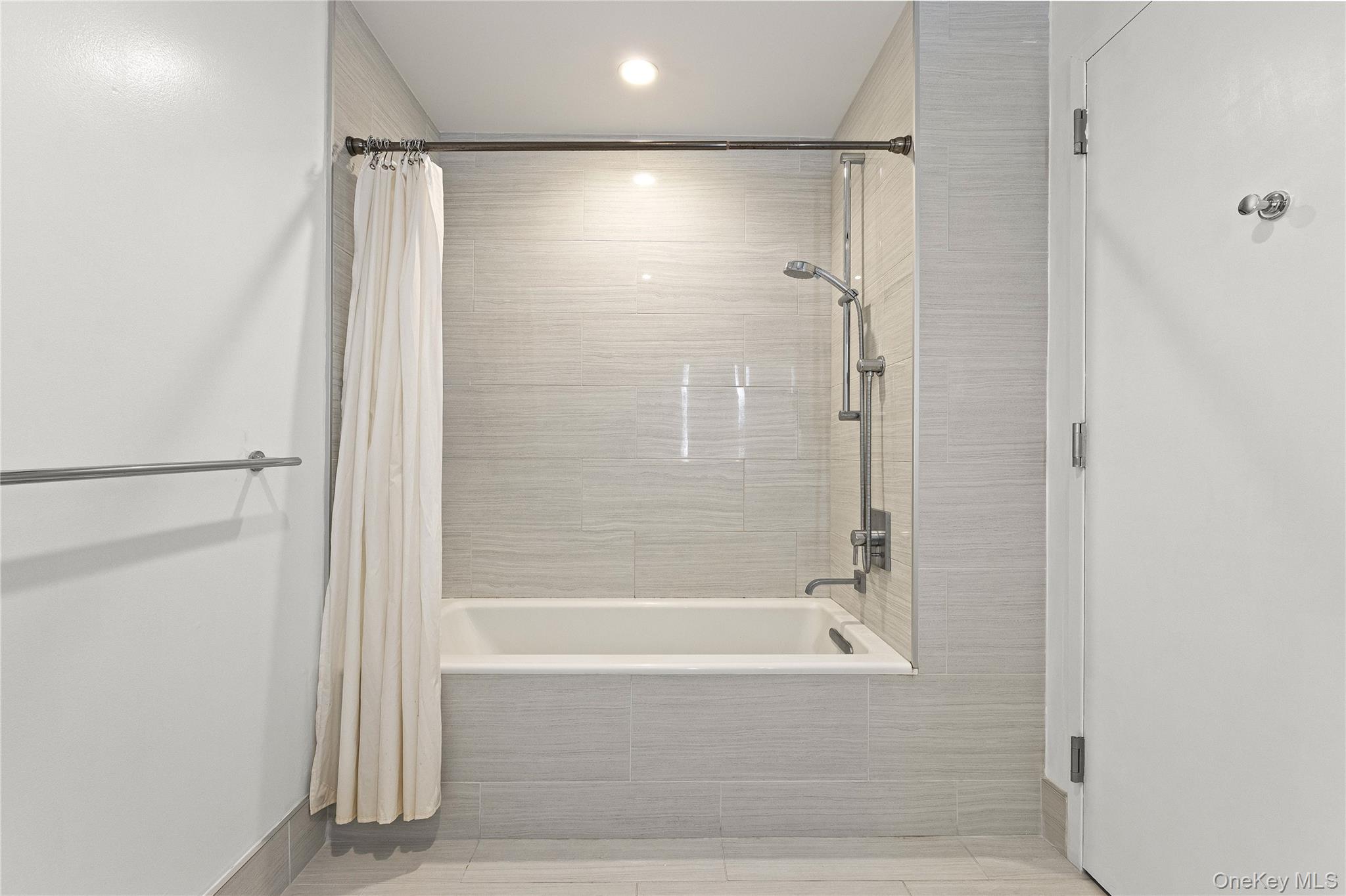 131-01 40th Road # PH3F, Flushing, NY 11354