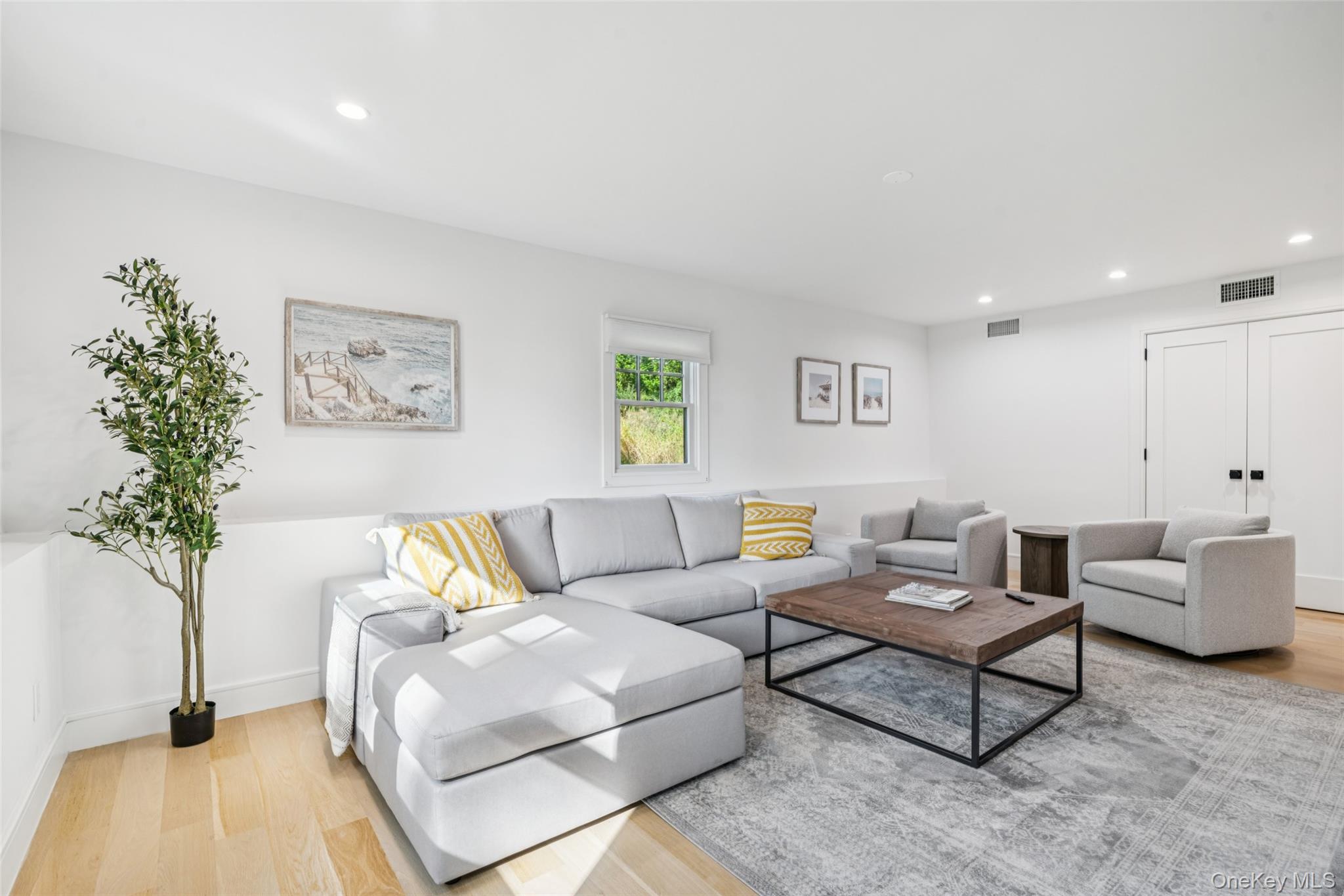 6 Atterbury Road, Southampton, NY 11968