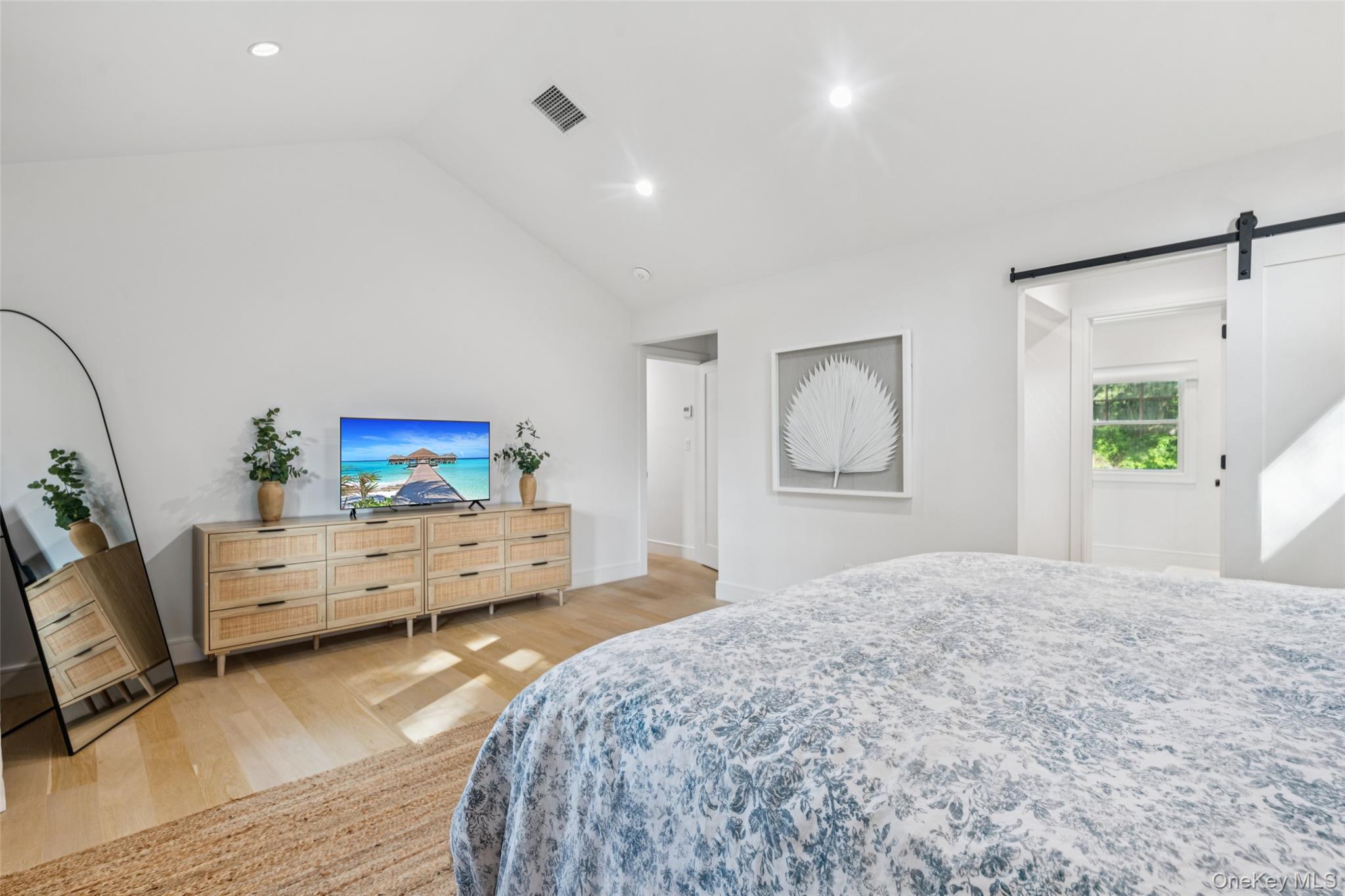 6 Atterbury Road, Southampton, NY 11968