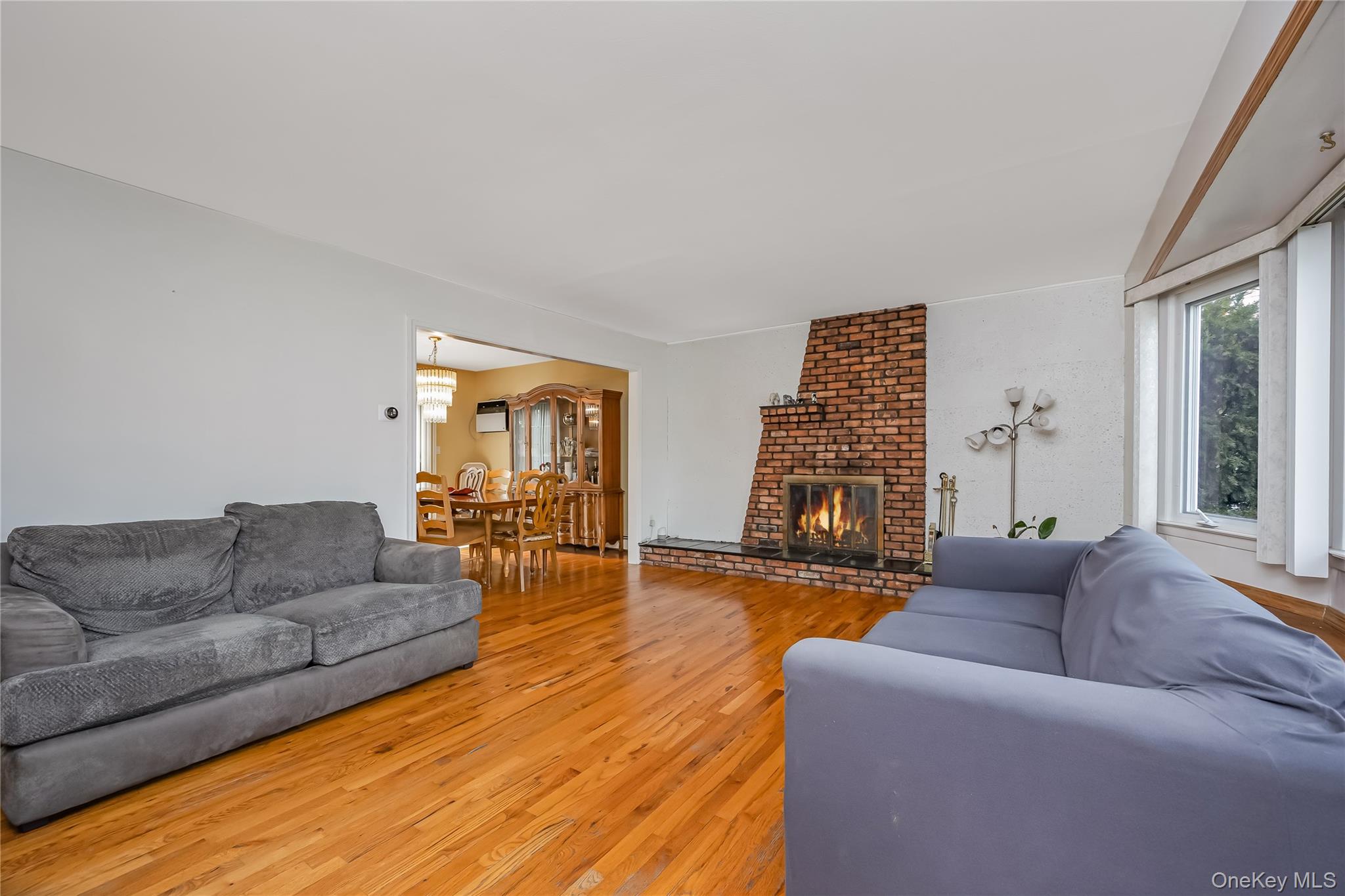 84 White Oak Street, Deer Park, NY 11729