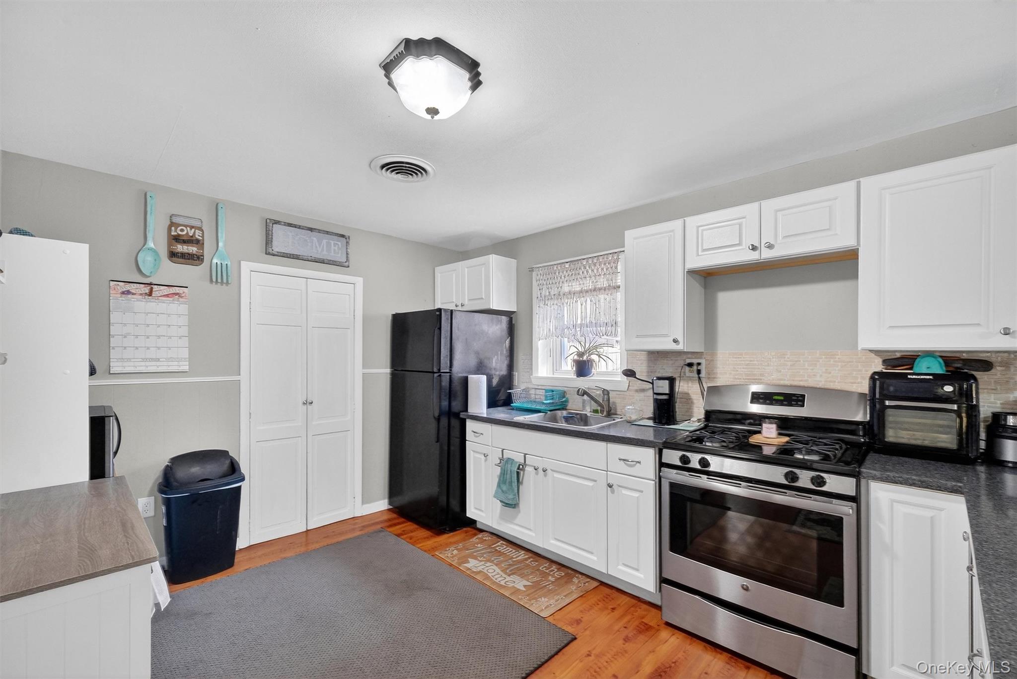 27 Peckham Road, Poughkeepsie, NY 12603