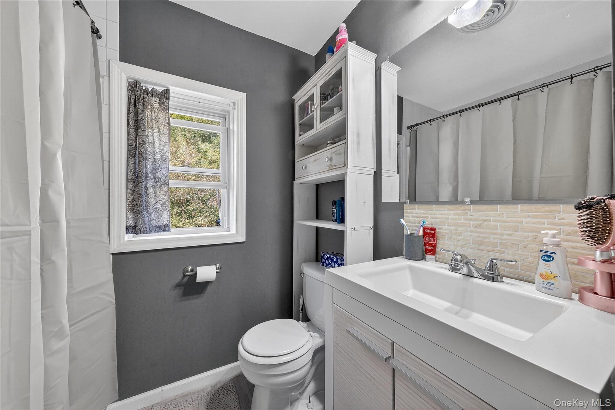 27 Peckham Road, Poughkeepsie, NY 12603