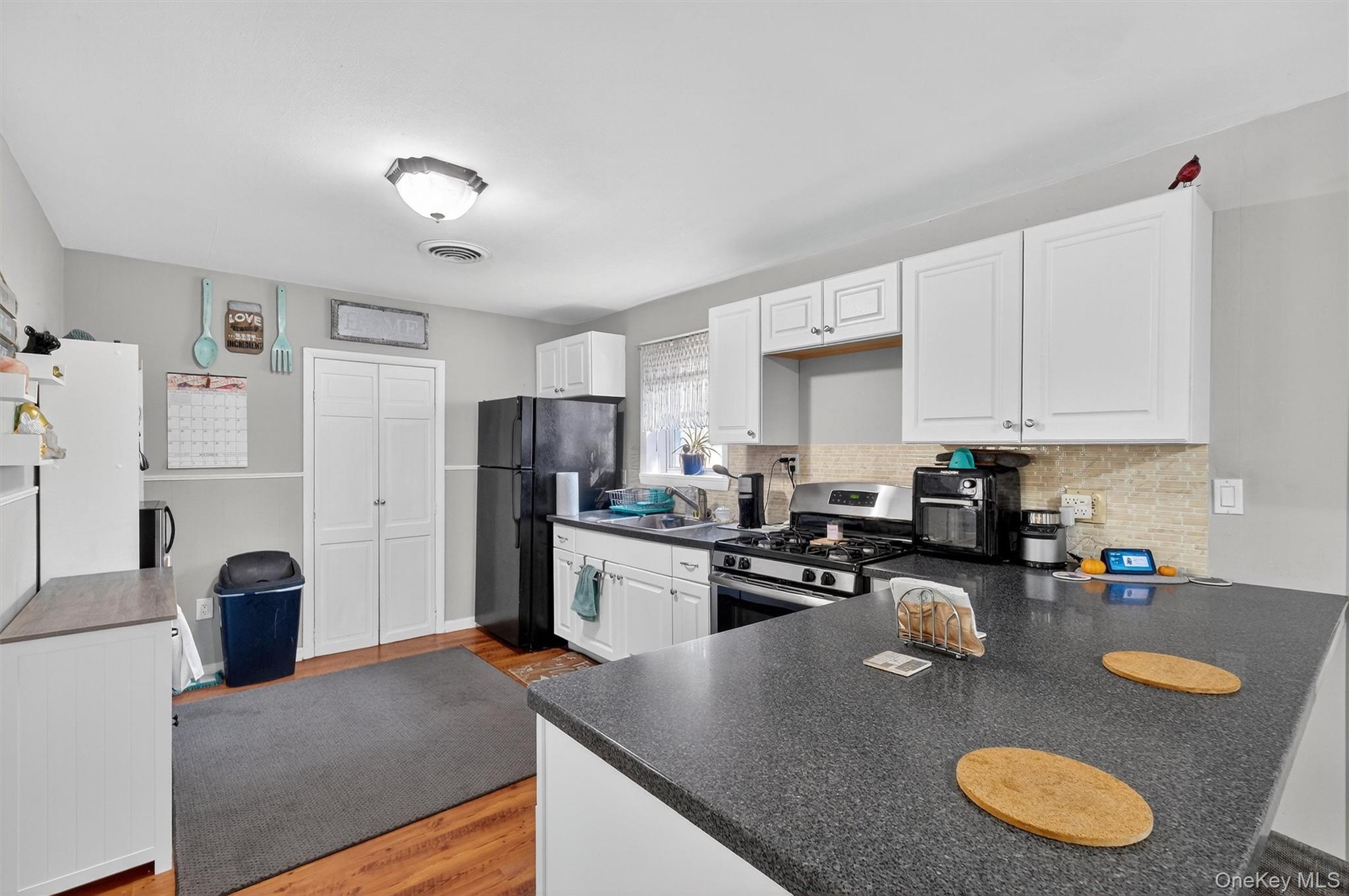 27 Peckham Road, Poughkeepsie, NY 12603