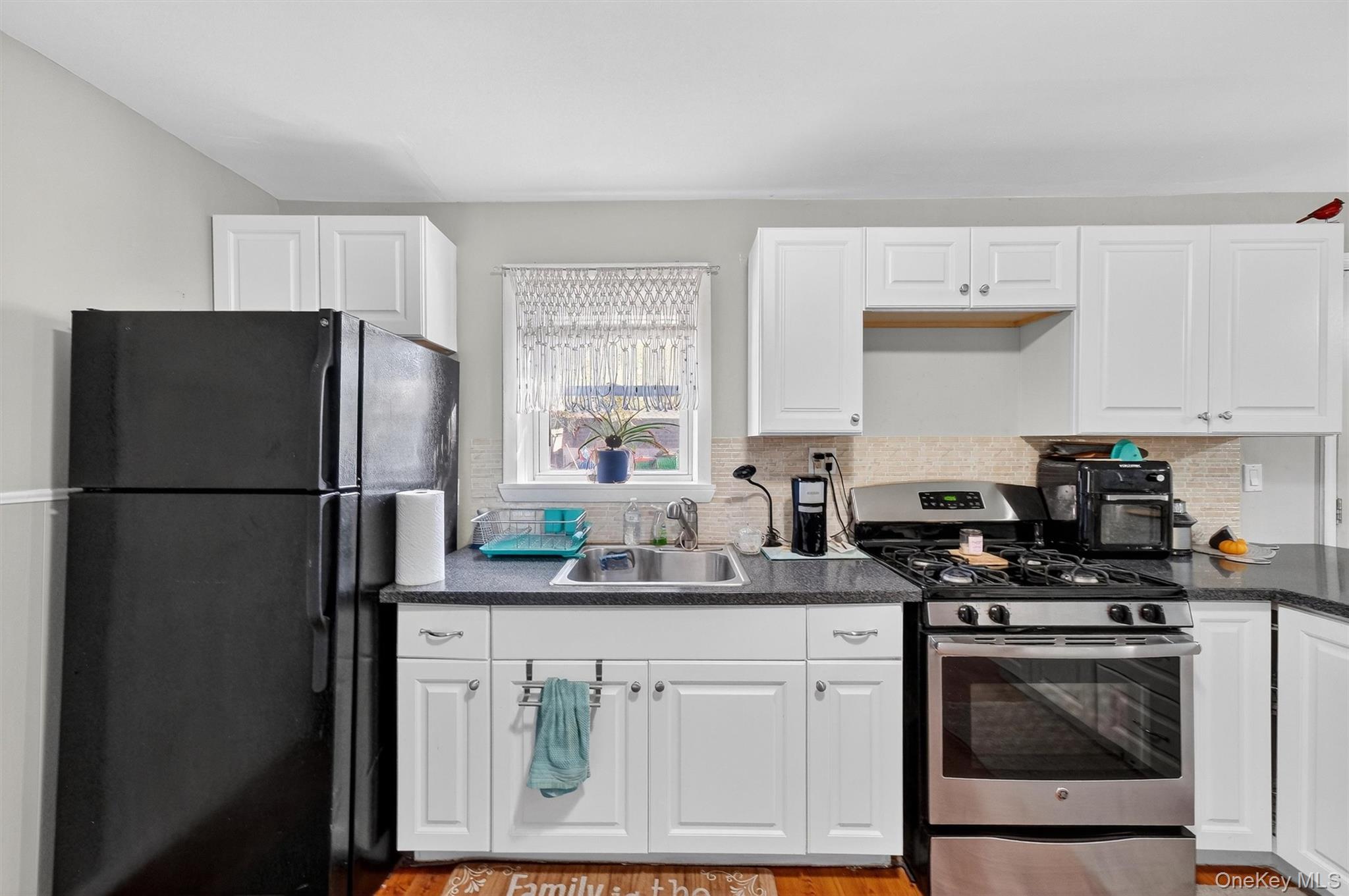 27 Peckham Road, Poughkeepsie, NY 12603