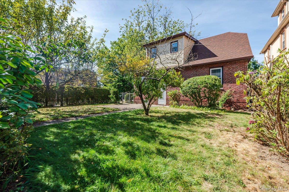 27-19 Murray Street, Flushing, NY 11354