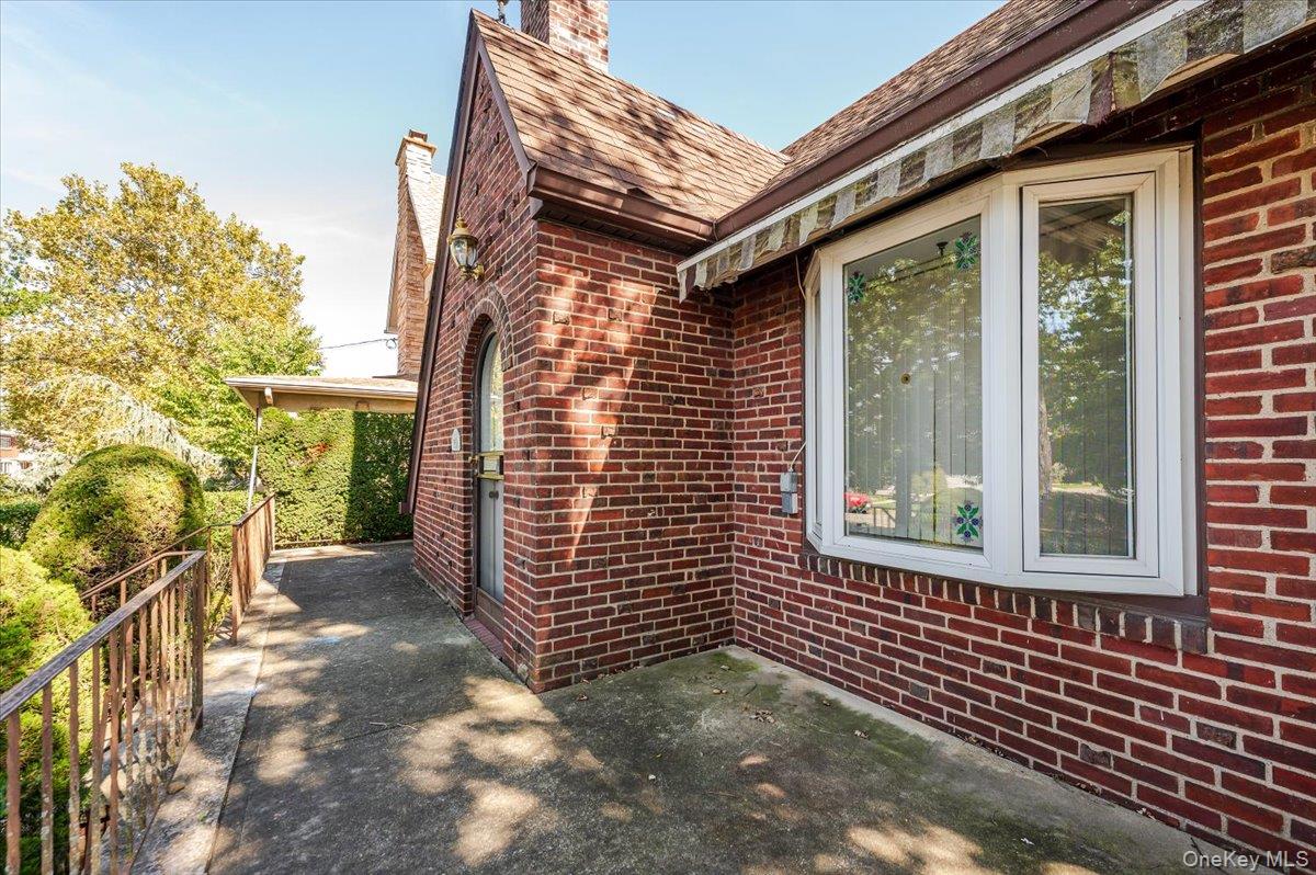 27-19 Murray Street, Flushing, NY 11354