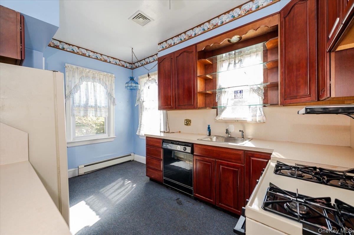 27-19 Murray Street, Flushing, NY 11354