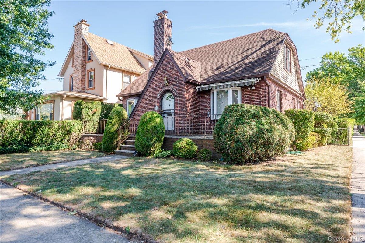 27-19 Murray Street, Flushing, NY 11354