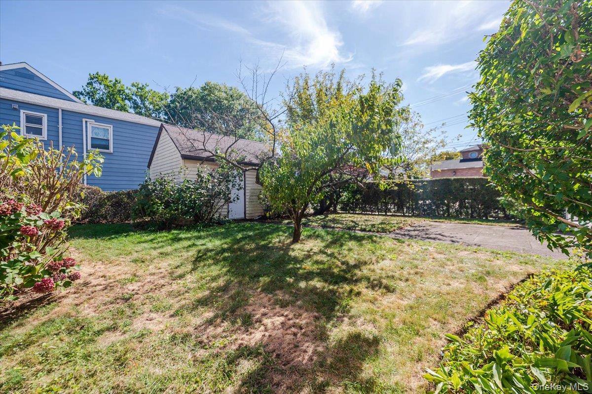 27-19 Murray Street, Flushing, NY 11354